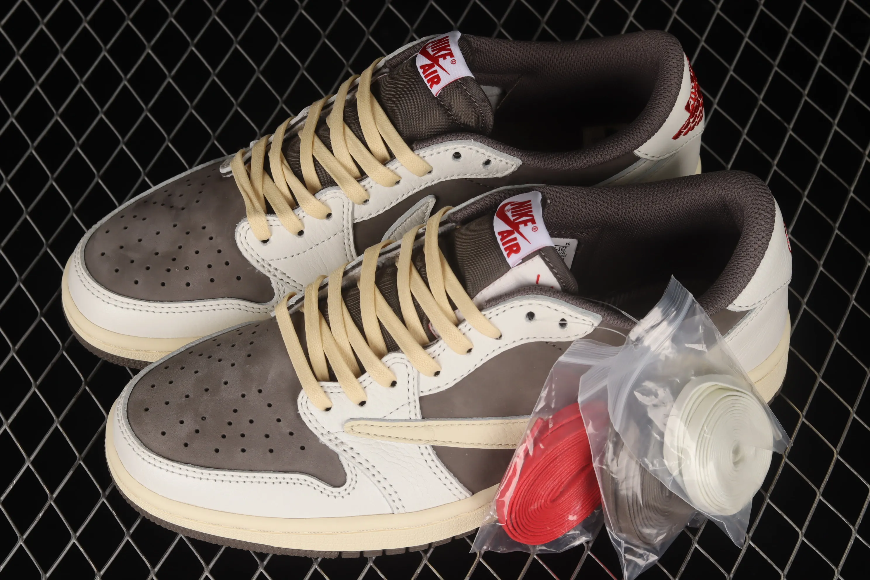 All categories Air Jordan Jordan series basketball shoes Air Jordan 1 Low foreign trade version Travis Scott x Air Jordan 1 Low OG "Reverse Mocha" AJ1 Joe 1 reverse mocha brown and white barb joint casual sports basketball shoes DM7866-162